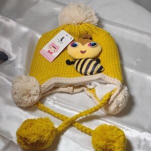 NWT  Kid's Yellow & Cream Knit Pom Pom Hat w/ Bee Design - OSFM